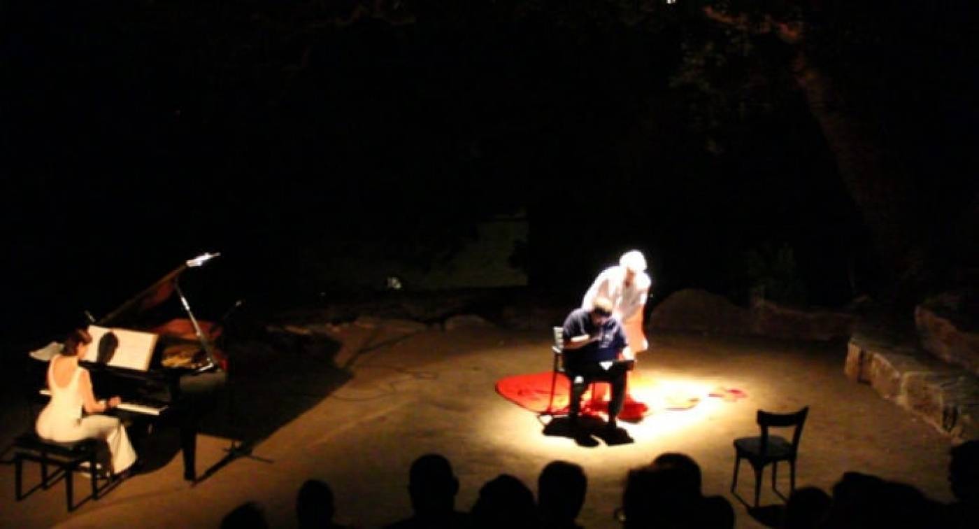 «Έγω ο τυχερός, εγώ ο αχάριστος» στο Θέατρο του Κουμάρου στην Τήνο