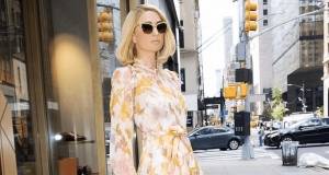 Εβδομάδα Μόδας Νέας Υόρκης -  Paris Hilton: Με floral midi φόρεμα μπροστά στα φλας - Δείτε τα outfit