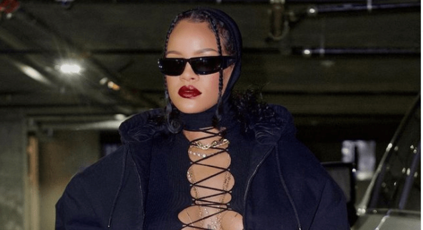 Paris Fashion Week: Αποκαλυπτική η έγκυος Rihanna στο σόου του Dior