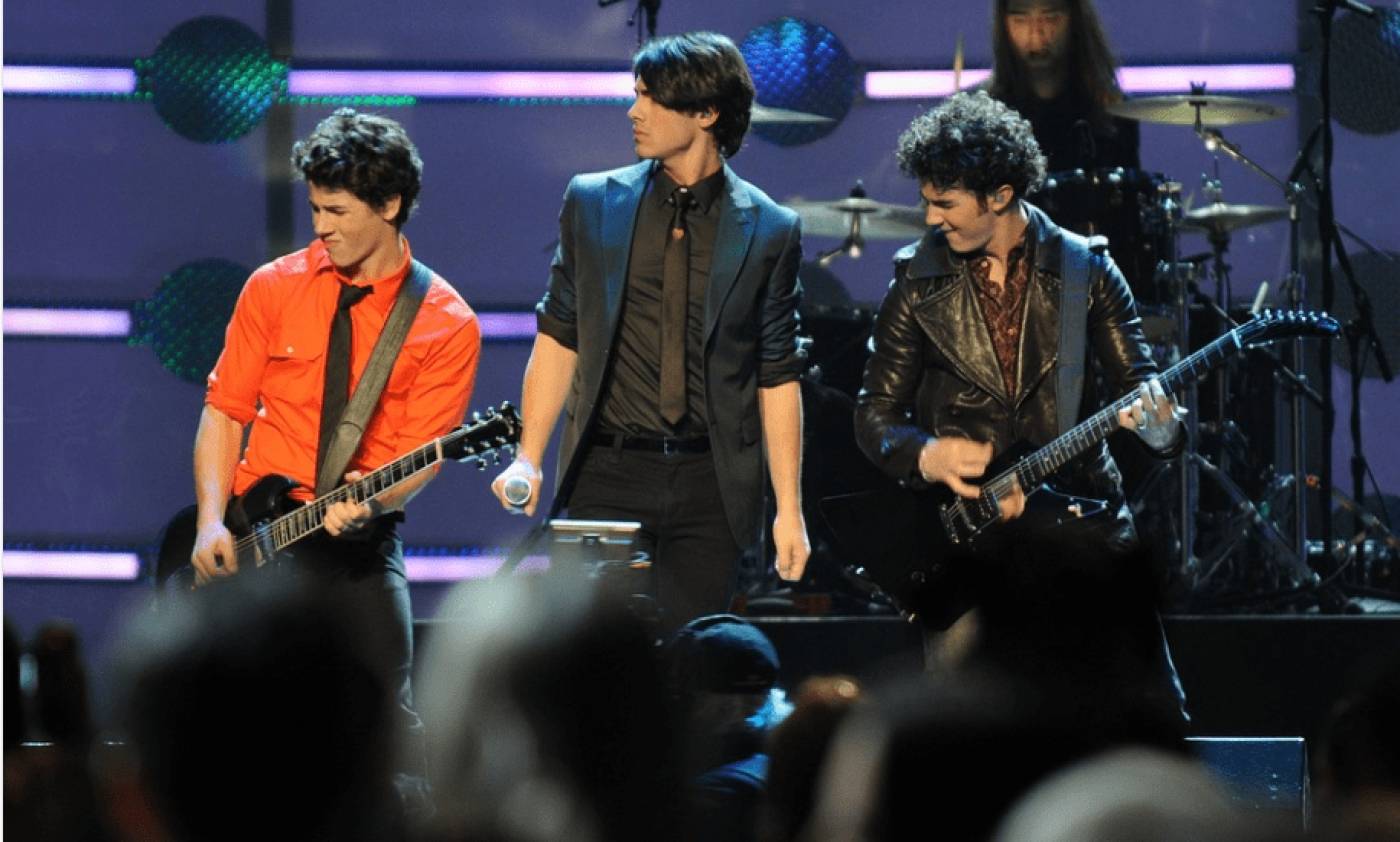 Jonas Brothers: Viral βίντεο στο TikTok με τον Joe Biden, ποιο είναι το δημοφιλές συγκρότημα