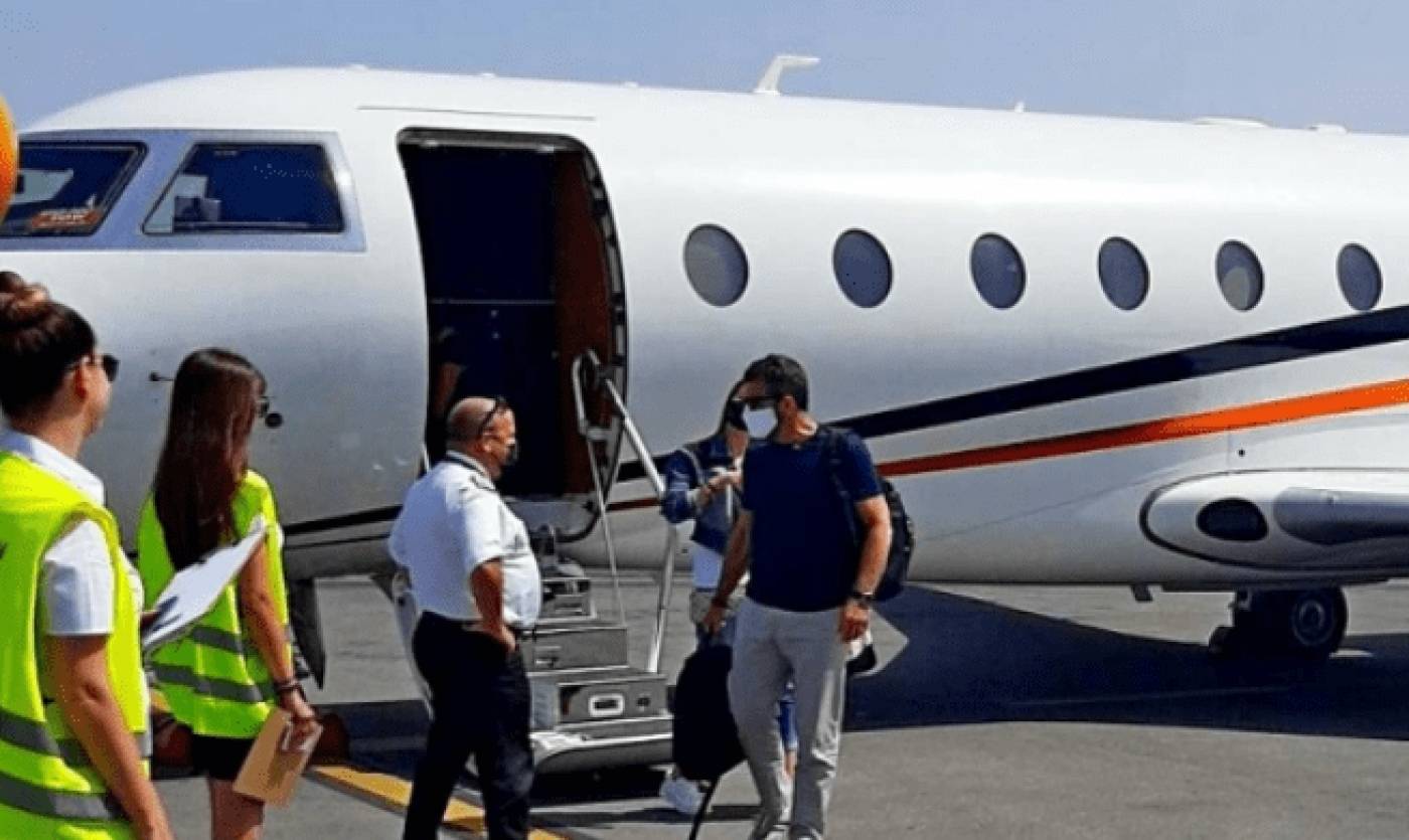 Αντόνιο Μπαντέρας: Προσγειώθηκε με ιδιωτικό τζετ στη Θεσσαλονίκη