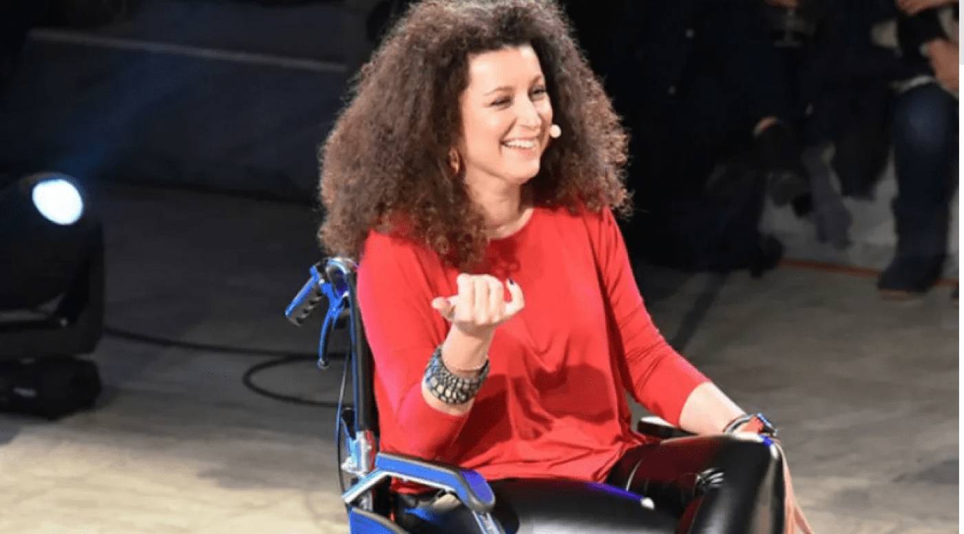Κατερίνα Βρανά στο «The 2night Show»: «Να θίγεστε που δεν υπάρχει πρόσβαση στην Ελλάδα για τους ανάπηρους»