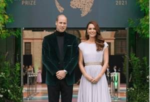Σαν αρχαία Ελληνίδα θεά η Kate Middleton: Με εντυπωσιακή τουαλέτα στο κόκκινο χαλί