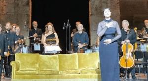 Monica Bellucci: Καθήλωσε στην πρώτη της παράσταση στο Ηρώδειο - Οι πρώτες φωτογραφίες